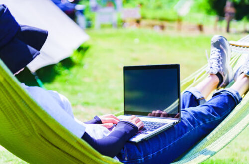 ネットサーフィンをする人