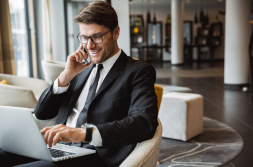 Webディレクションをする男性